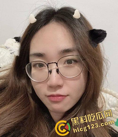 上海对外经贸大学高颜值眼镜婊『程玖玖』私密调教视频泄露!口球蒙眼舔棒,清纯学霸秒变骚货!-4