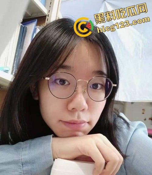 上海对外经贸大学高颜值眼镜婊『程玖玖』私密调教视频泄露!口球蒙眼舔棒,清纯学霸秒变骚货!-5