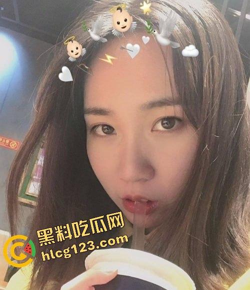 上海对外经贸大学高颜值眼镜婊『程玖玖』私密调教视频泄露!口球蒙眼舔棒,清纯学霸秒变骚货!-6