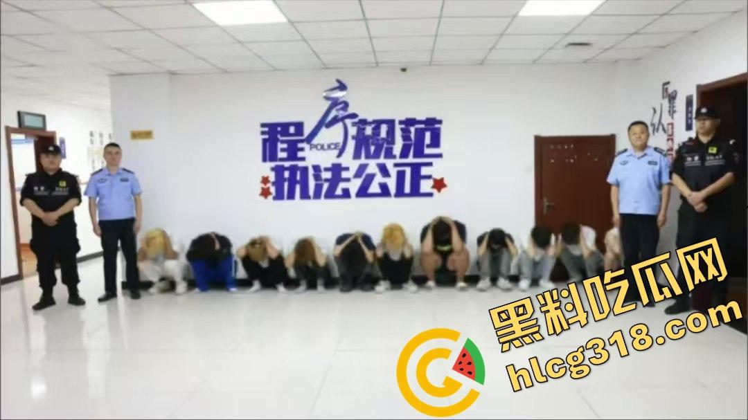 临沂这群精神哥集体断片儿,砸车群殴还上头,警车一来不躲不跑反手就干,真是刑不上脑袋系列!-2