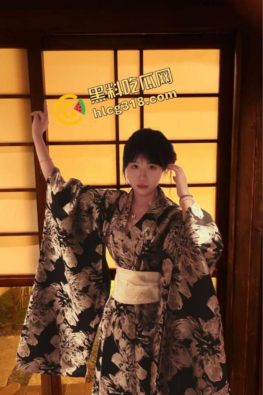 少妇大战硬不起来的弹力牛子,全程像在玩充气面条,玩了一整晚愣是没插进去,橡胶果实附体也太离谱了!-6