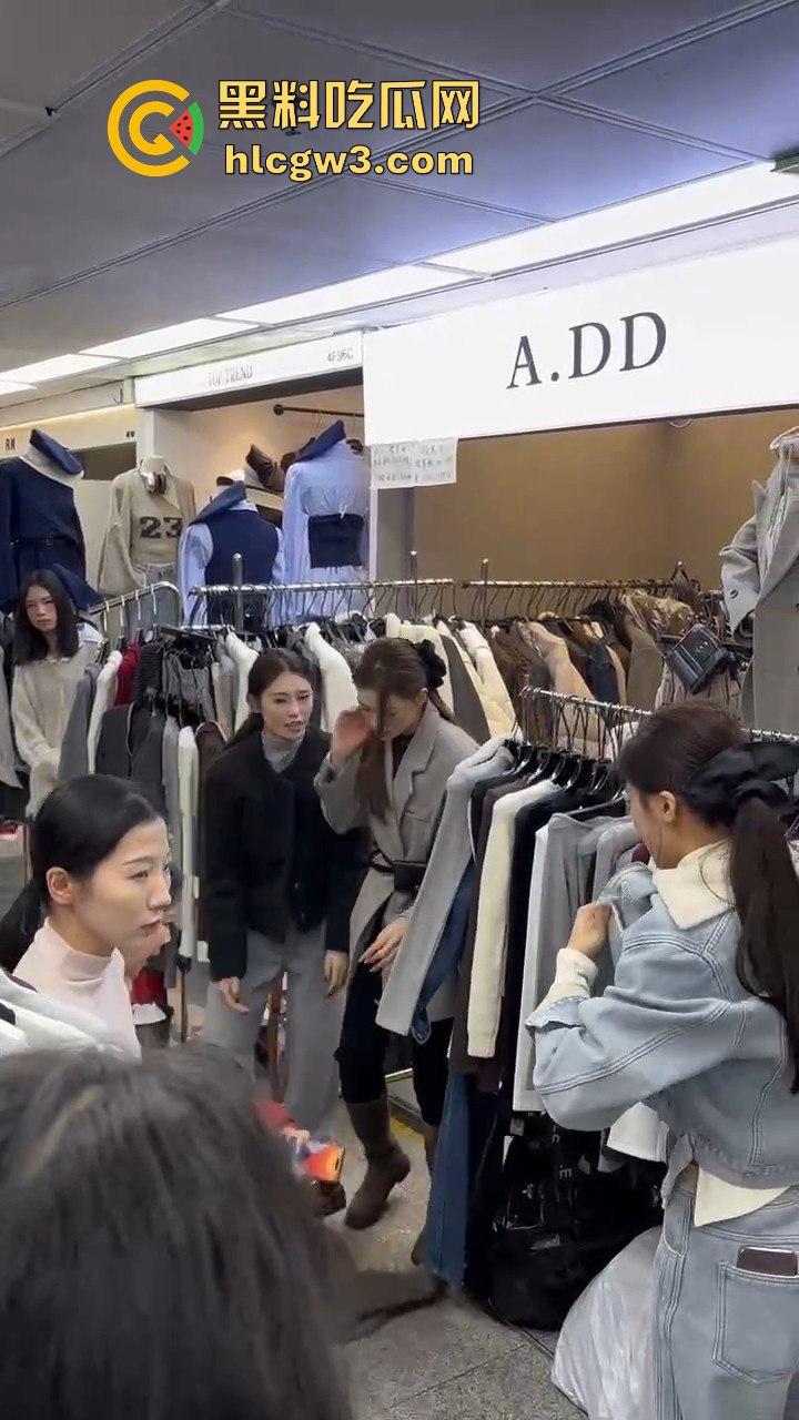 广州沙河服装城大乱斗!多名女子档口互撕,姐妹们龙虎斗,场面劲爆骂声不断!-3