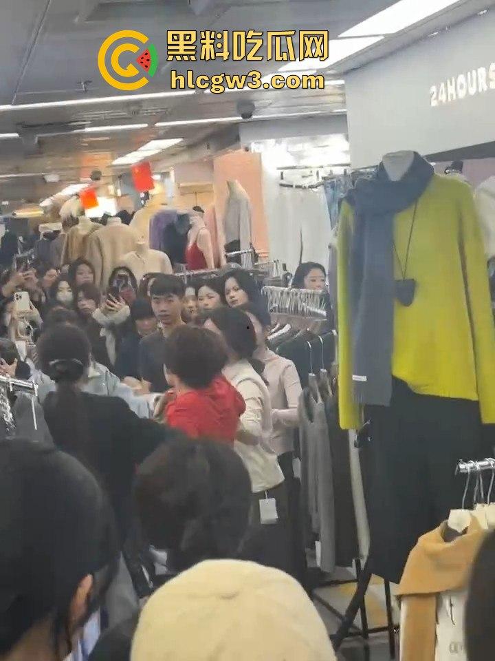 广州沙河服装城大乱斗!多名女子档口互撕,姐妹们龙虎斗,场面劲爆骂声不断!-4