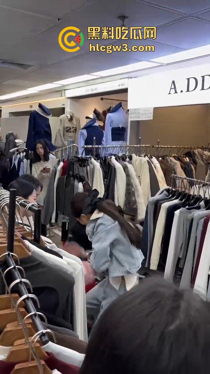 广州沙河服装城大乱斗!多名女子档口互撕,姐妹们龙虎斗,场面劲爆骂声不断!-5