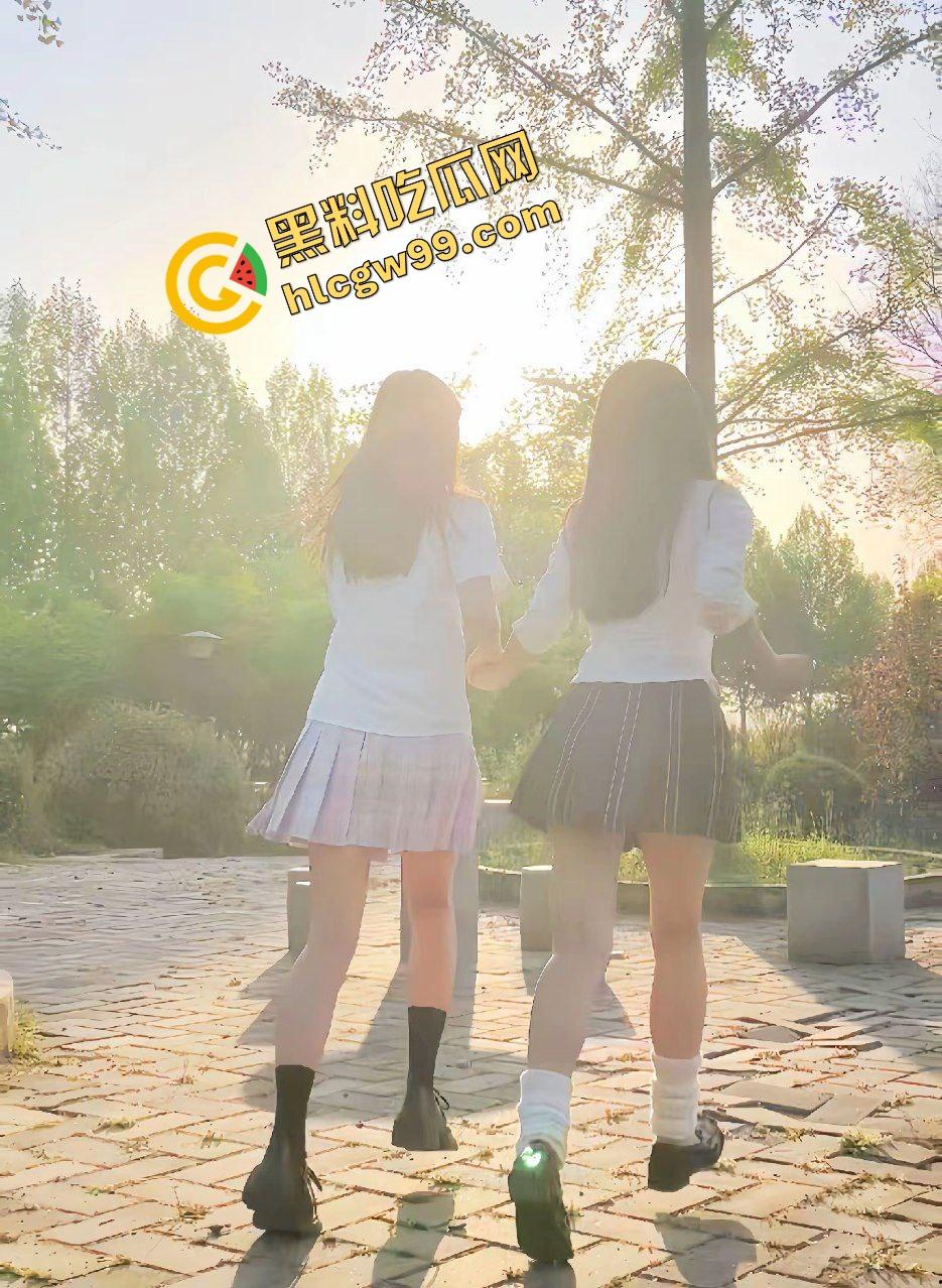 抖音清纯反差骚女大『HelloJia』玉哥帮上王者1800,足交肉偿伺候玉哥暴力后入输出!独家曝光流出!-4