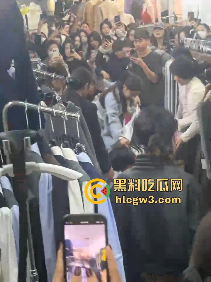广州沙河服装城大乱斗!多名女子档口互撕,姐妹们龙虎斗,场面劲爆骂声不断!-12