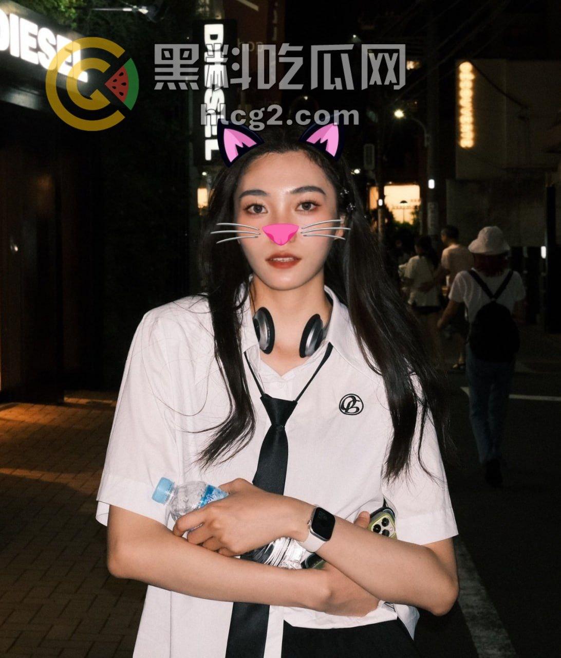 上海财经女大学生「丁一卓」白天乖巧，夜晚转变为性感小母狗！长腿美貌大揭秘-8