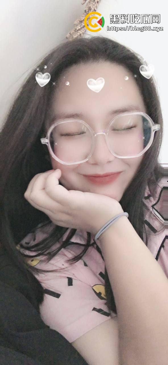 山西【马元媛】幼儿园老骚猪穿护士装被男人操翻天,奶子抖得像猪脸肉,白天教娃晚上舔屌!-1