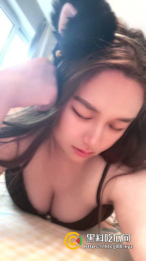 山西【马元媛】幼儿园老骚猪穿护士装被男人操翻天,奶子抖得像猪脸肉,白天教娃晚上舔屌!-2