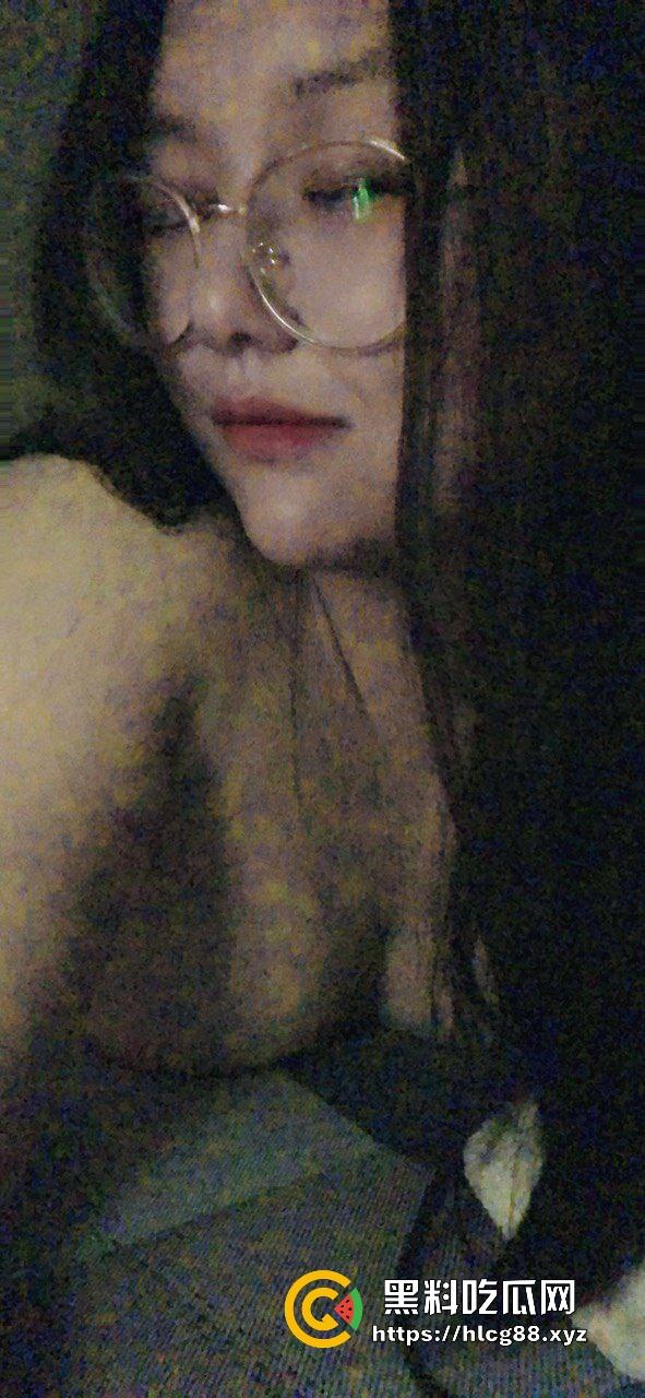 山西【马元媛】幼儿园老骚猪穿护士装被男人操翻天,奶子抖得像猪脸肉,白天教娃晚上舔屌!-4