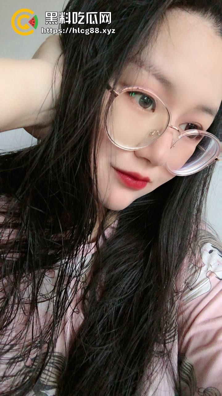 山西【马元媛】幼儿园老骚猪穿护士装被男人操翻天,奶子抖得像猪脸肉,白天教娃晚上舔屌!-7