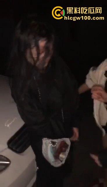 广西百色精神小妹暴力围殴事件曝光，为爱深夜埋伏群殴打起架来真不输男人！-8