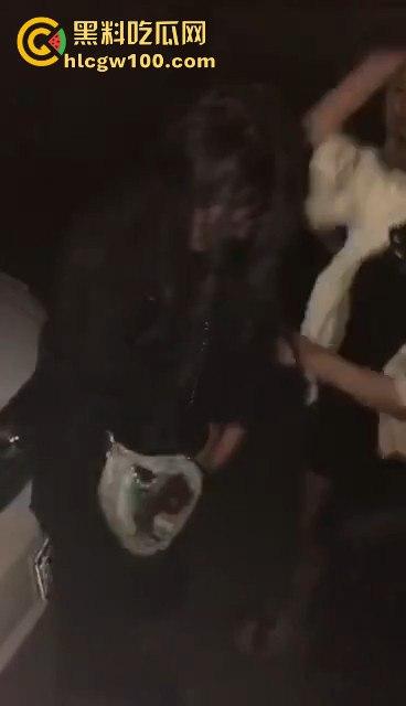 广西百色精神小妹暴力围殴事件曝光，为爱深夜埋伏群殴打起架来真不输男人！-9