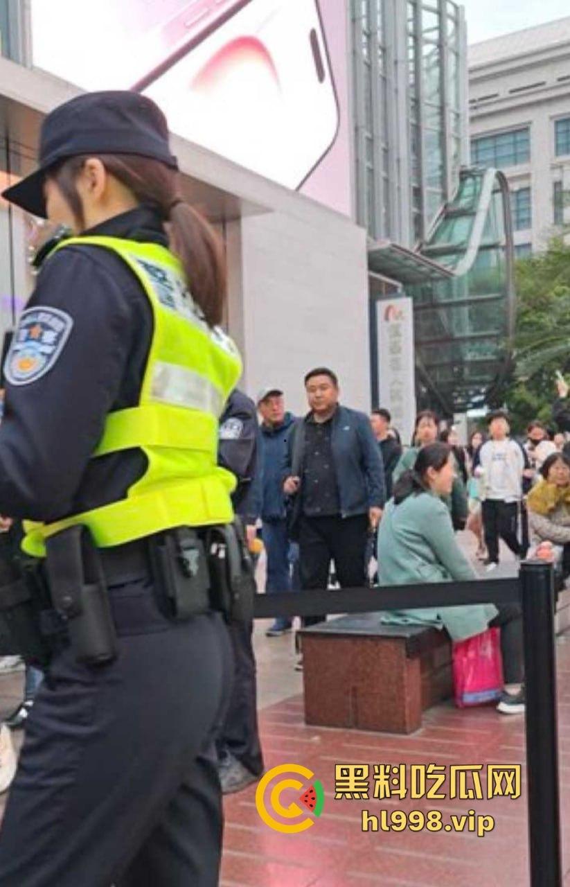 民警变成变态淫魔！外网发布与女警的性爱视频，穿警服口交、后入爆操，极品警花无处遁形！-2