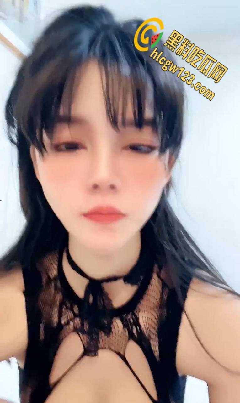 高颜值主播自慰抠逼，连体黑丝口球唾液拉丝，爆插喷水这不等着欠操吗！-1