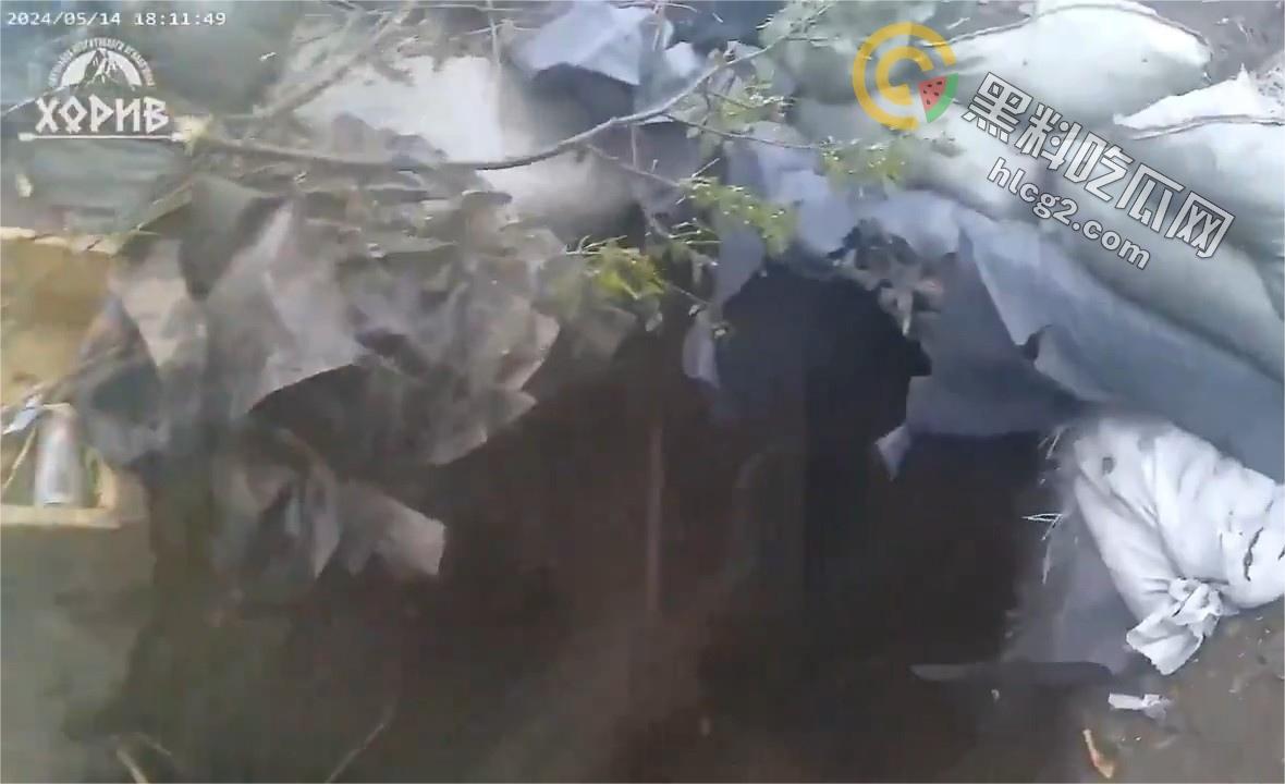 战壕中的生死较量：乌克兰士兵击杀两名俄罗斯士兵的震撼视频流出-2