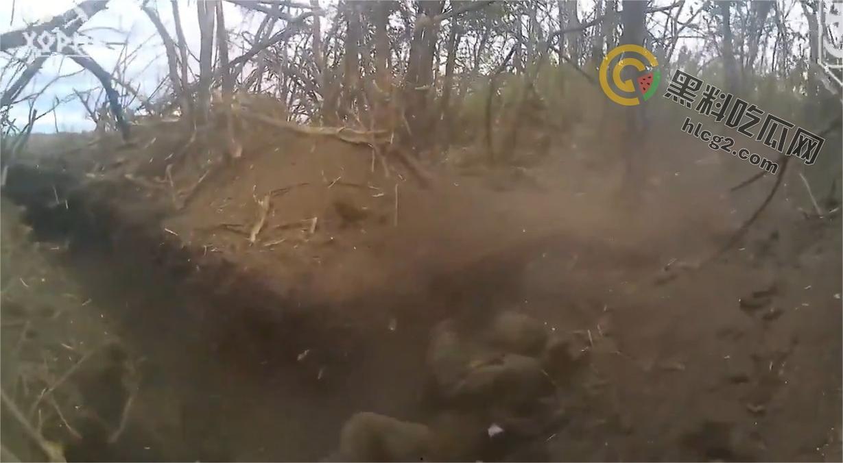 战壕中的生死较量：乌克兰士兵击杀两名俄罗斯士兵的震撼视频流出-4
