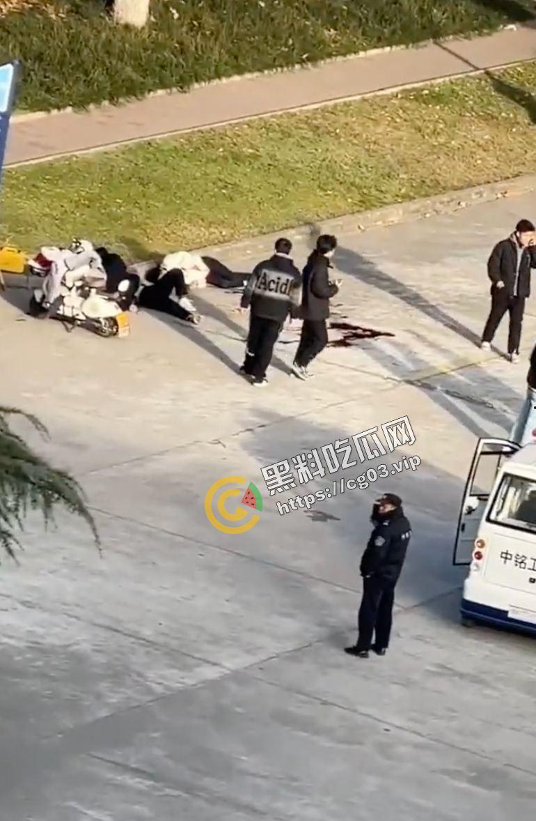 最全!陕西咸阳杨凌职业技术学院北校区 女海王的鱼塘里鱼情杀别的鱼事件 最终海王也被刀 现场画面-5