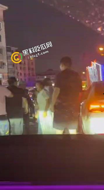 沈阳铁西区接连爆出惊天新闻，特大命案、持刀行凶、串店刀战，街头暴力事件频发！案发视频大合集‘-3