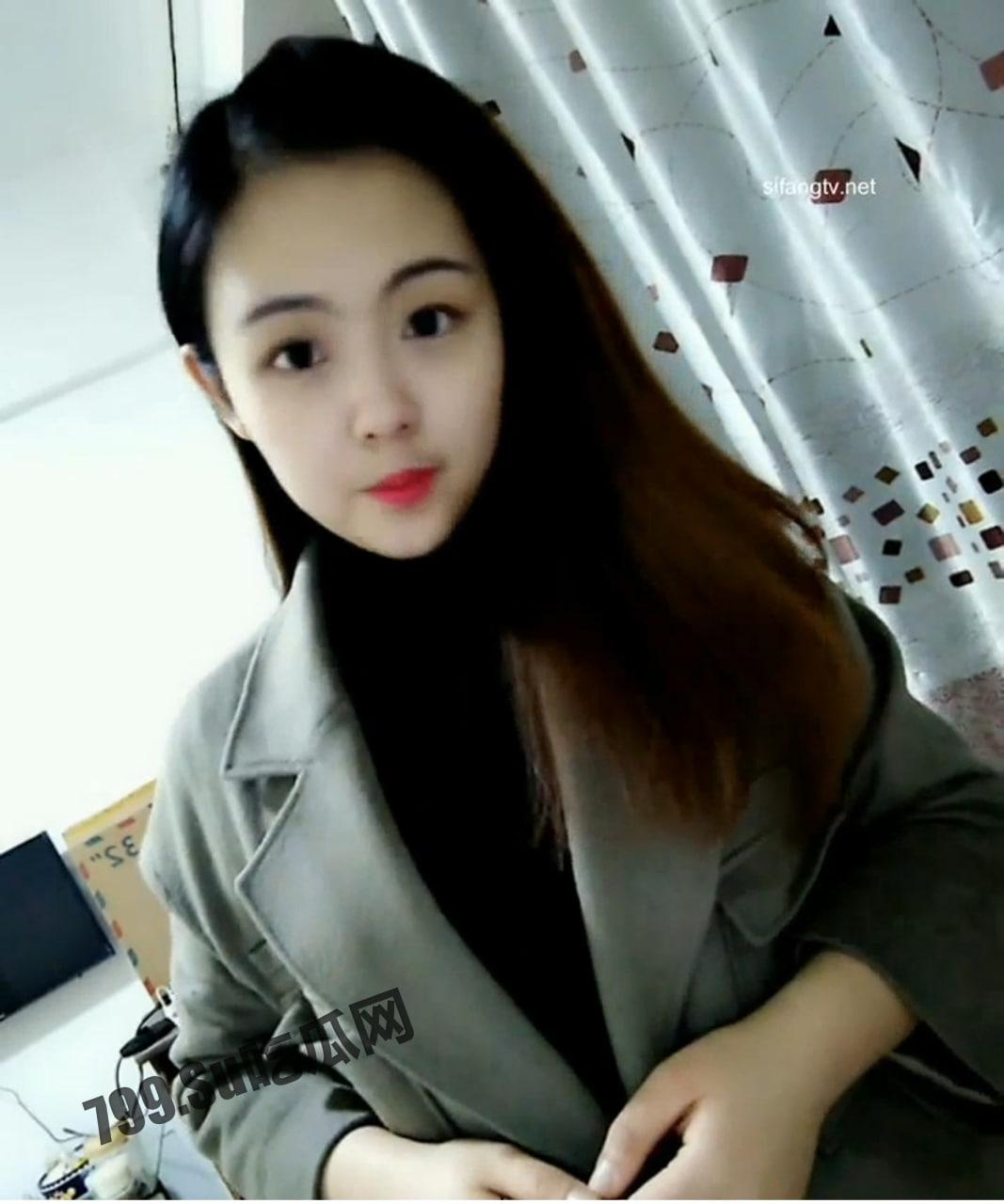 完美露脸 反差妹子「钟依」露脸自拍自慰福利视频流出-1