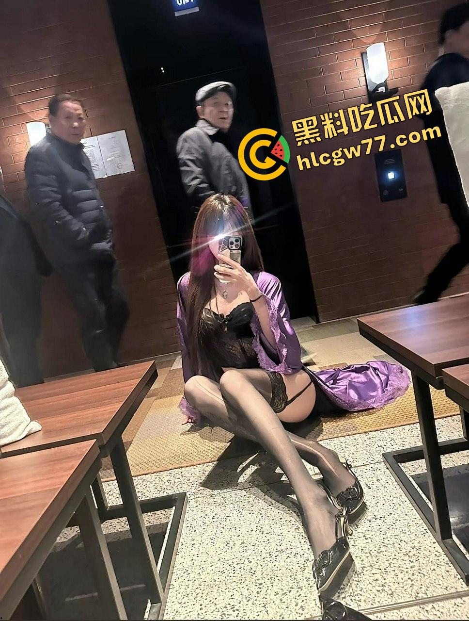 SM圈『小什么西』性虐视频流出,黑丝蜜桃臀倒吊抽鞭滴蜡,这骚M谁看了不心动?-4