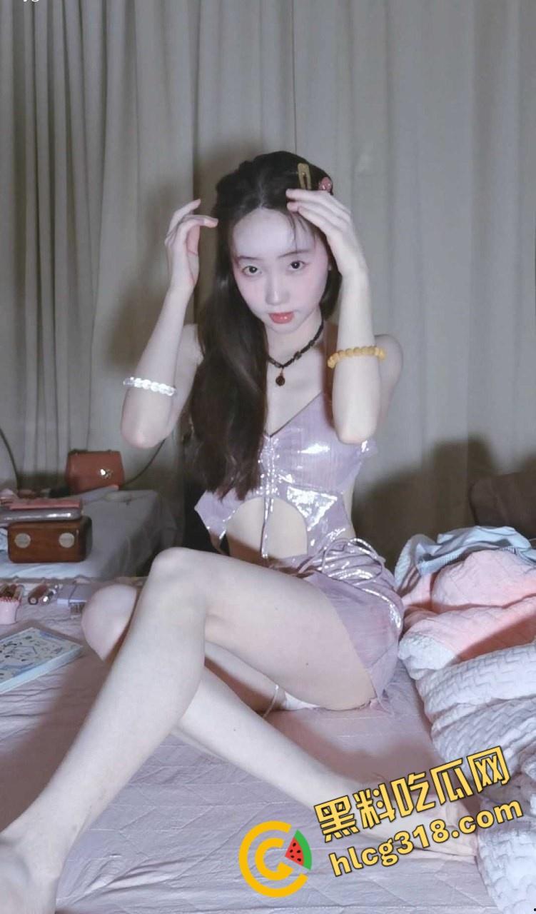 ASMR诱惑系列【YiDan的窝窝】,粉粉的玉足诱人心,发出的声音也很好听,心中的完美女神 !-2