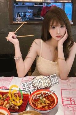 福建福清杨美琪 公交车烂逼一个 经常约炮勾引男人 还没事搞个3p让自己爽爽 明明能当女神非要做骚逼-4