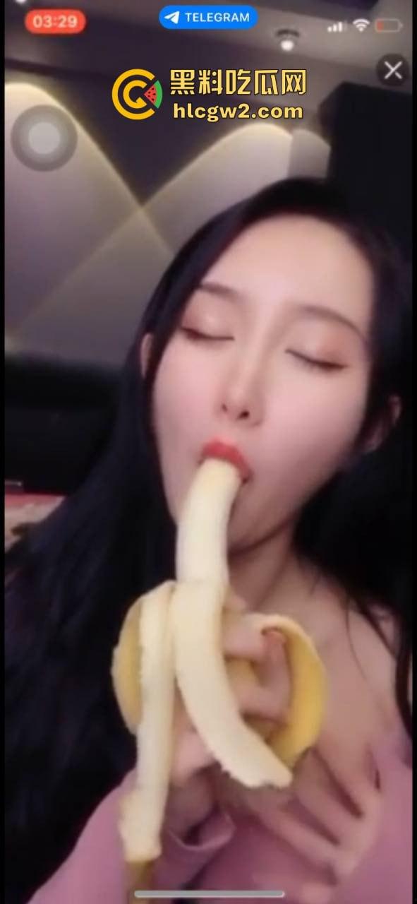 快手百万粉丝女神主播【卿卿】下海 粉嫩小穴和乳头让人大饱眼福 360度展示完美身材 私密处特写合集-10