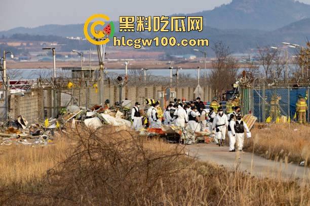 韩国济州航空坠机惨剧，因一只鸟导致181人中179人丧生，仅尾部保留形状，2名机组人员侥幸生还！-24