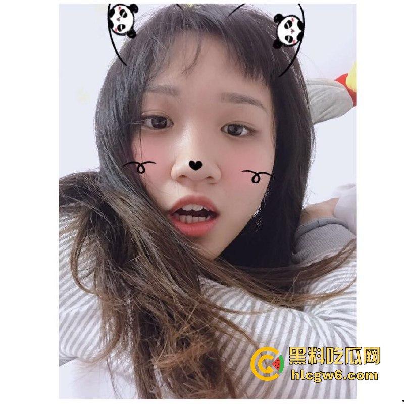 百度云盘泄密，河北师范大学大一清纯学妹私密视频曝光，扣穴呻吟不断，骚到让人怀疑同学谁把她调成这样？-5