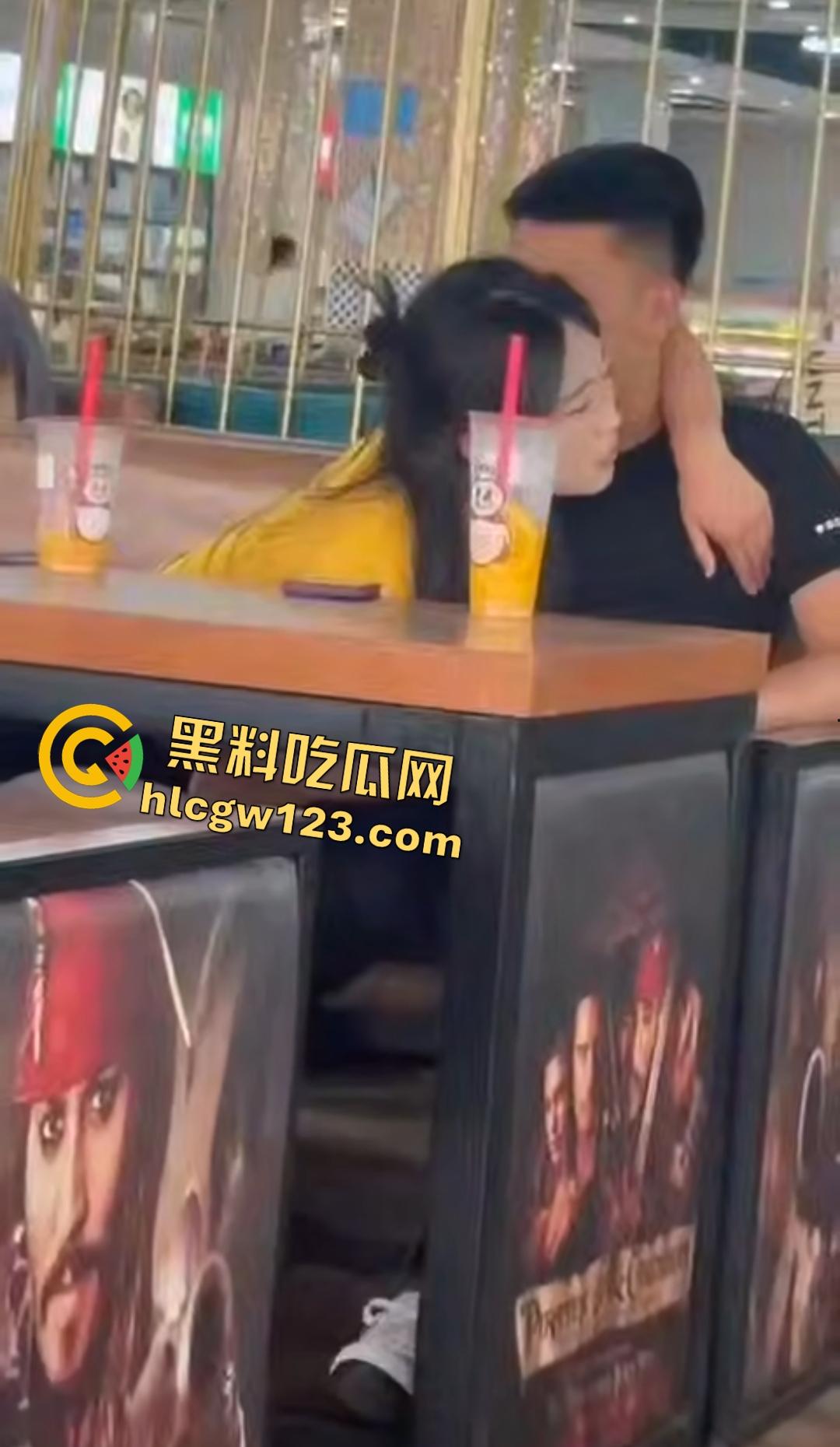 青岛技师学院食堂惊爆狗男女口交，蜜雪冰城边喝边舔，精子果茶就此诞生！-5