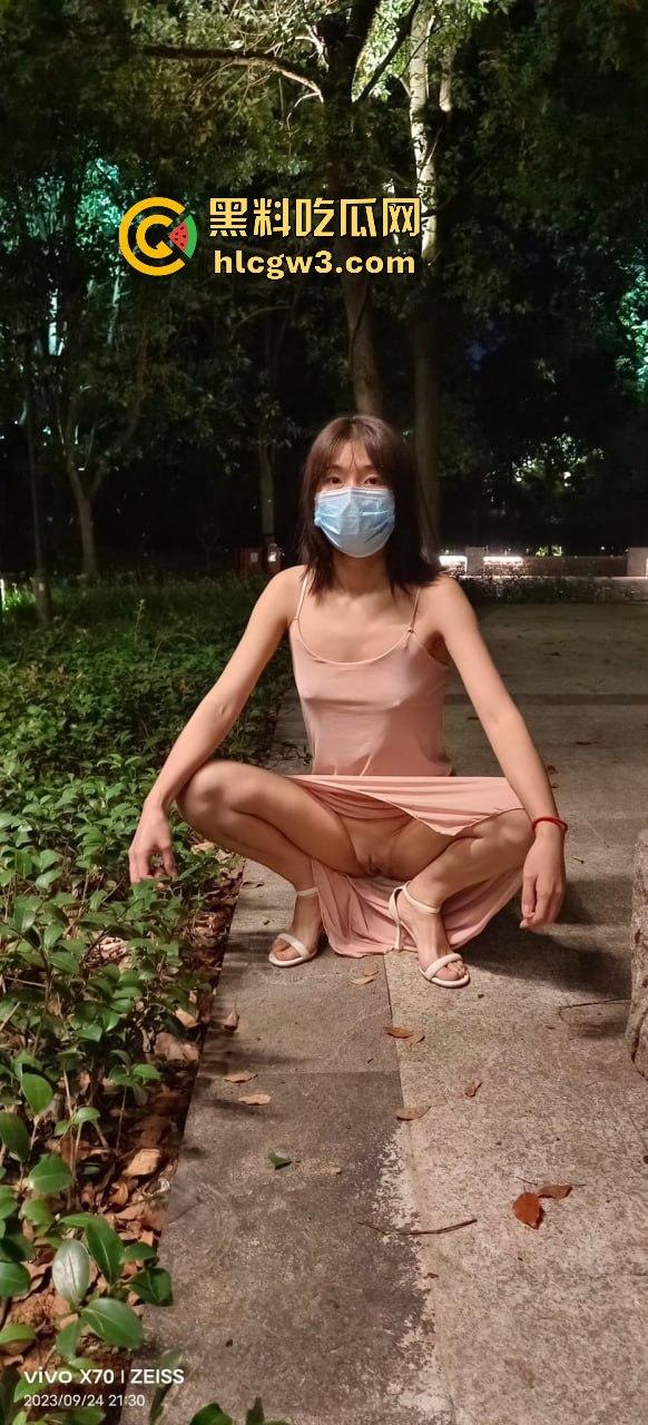 金华极品情侣【小鸟医人】大胆露出！户外放尿、透视装全裸人前露出，骚劲简直拉满！-13