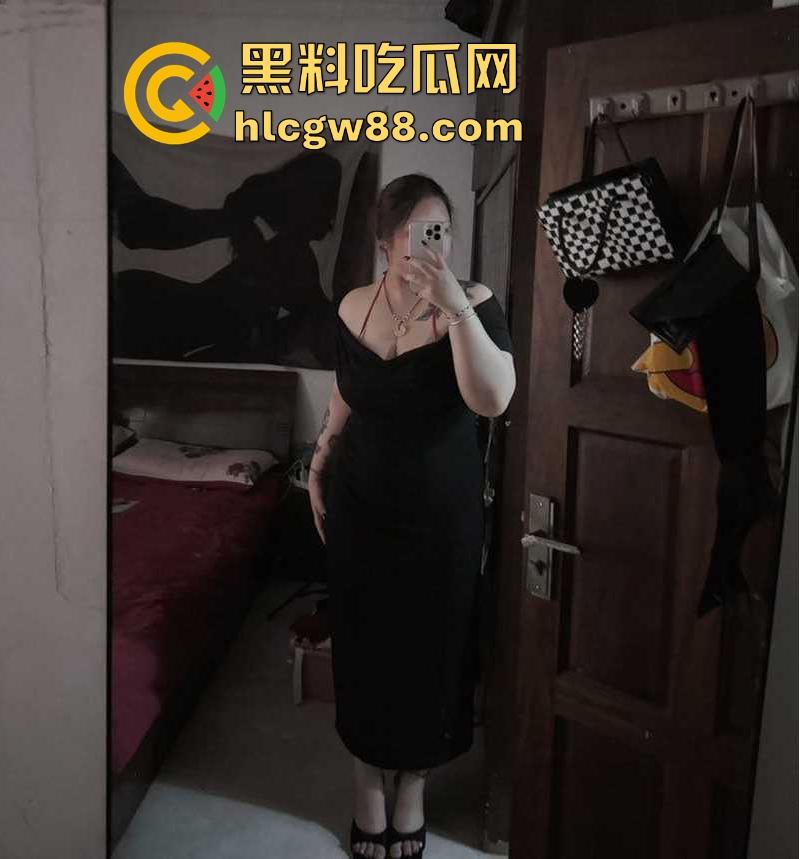 陕西西安24岁网瘾老师【周洛慧】大奶美女不谈恋爱约炮成瘾 私生活极度糜烂 身上纹身实锤本人-3
