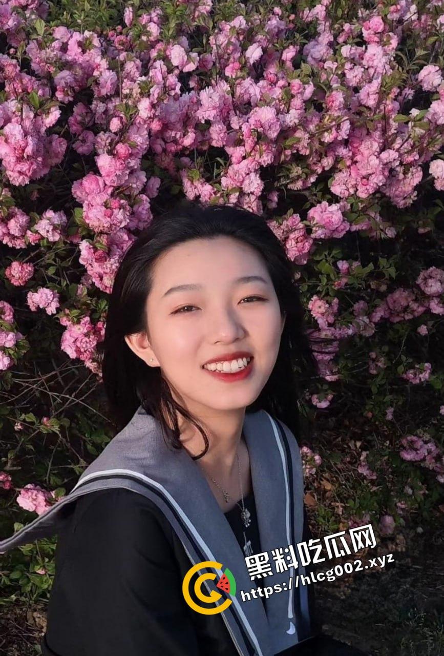 毕业回学校领毕业证 前女友开房勾引我说要打一发毕业炮庆祝一下！-2