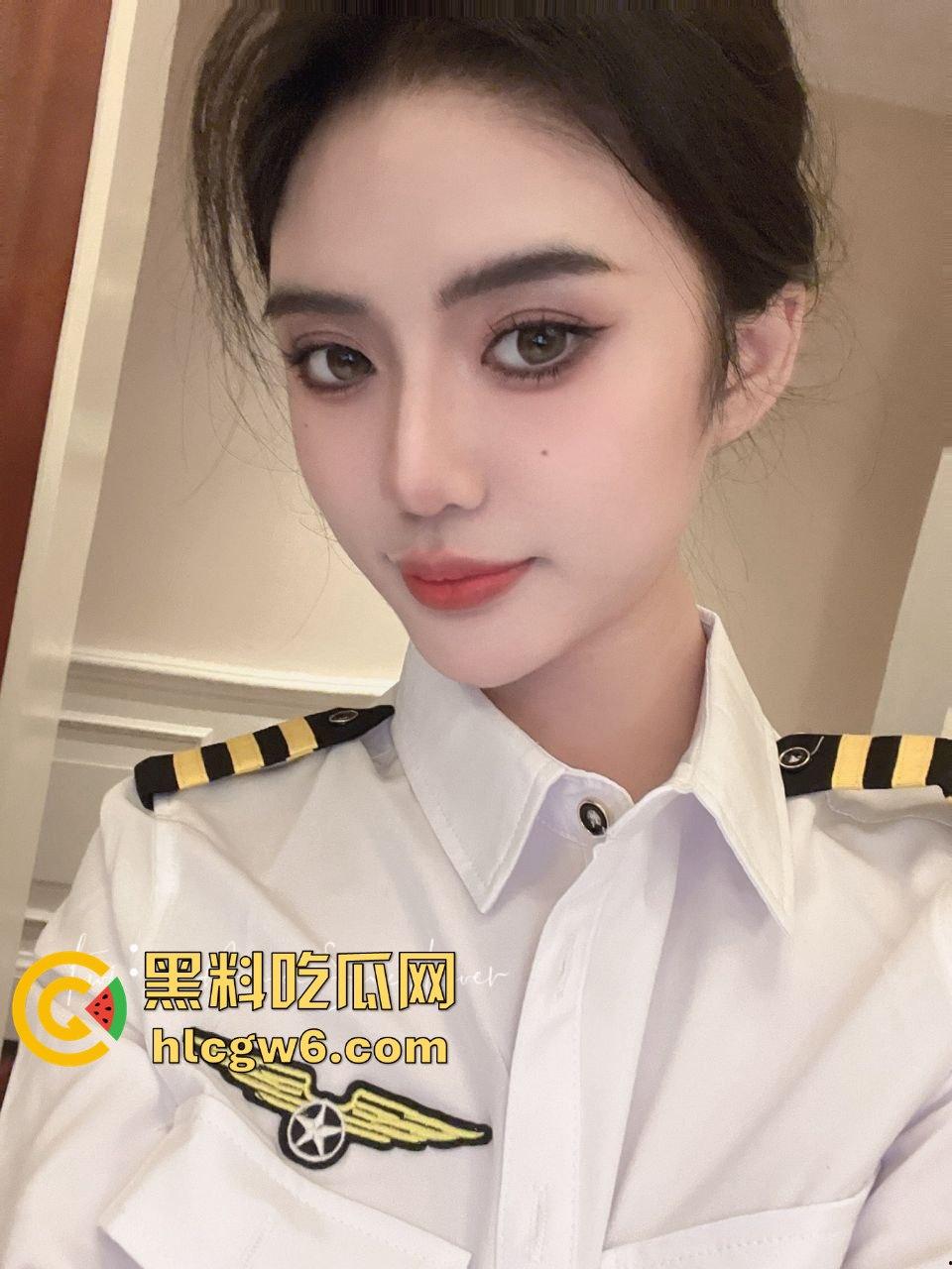 推特颜值爆表福利姬【GirrlzzZ3】伪名媛玩成天生母狗圣体，九头身御姐姿势全开，被猛操嫩穴无套内射！-7