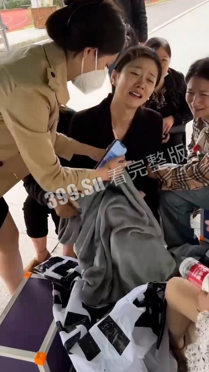 5.23 武汉汉阳弘桥小学  七岁孩子在校内遭老师开车碾压 后脑都压没了 校方拒绝提供监控 集体失声 家长集体讨说法-2