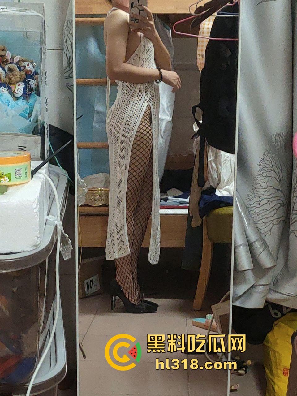 瓜友投稿！谈了一个性欲极强的女友，情趣骚衣挑逗自拍，日常宿舍自慰勾引，看得出来这逼瘙痒难耐！-3