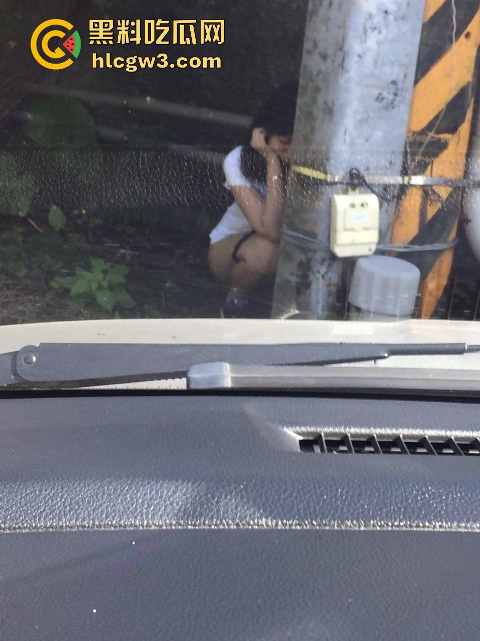 云盘泄密清纯女友性爱日常曝光  外表无害内心骚到飞起，下面插一根嘴里还塞一根！-11