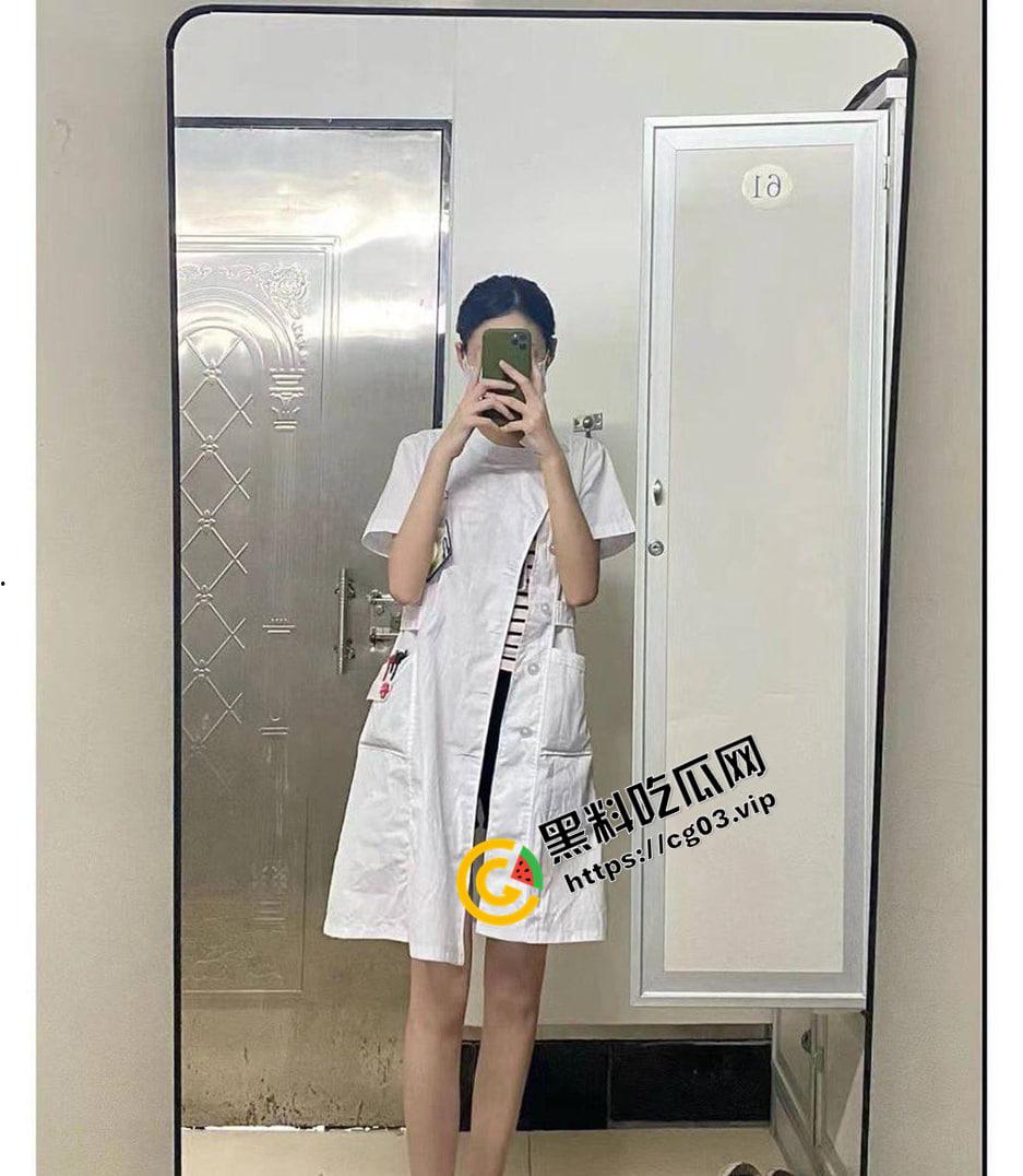 现在的小医院都这么野吗? 白衣天使 清纯护士在手术室帮病人打飞机还口交-6