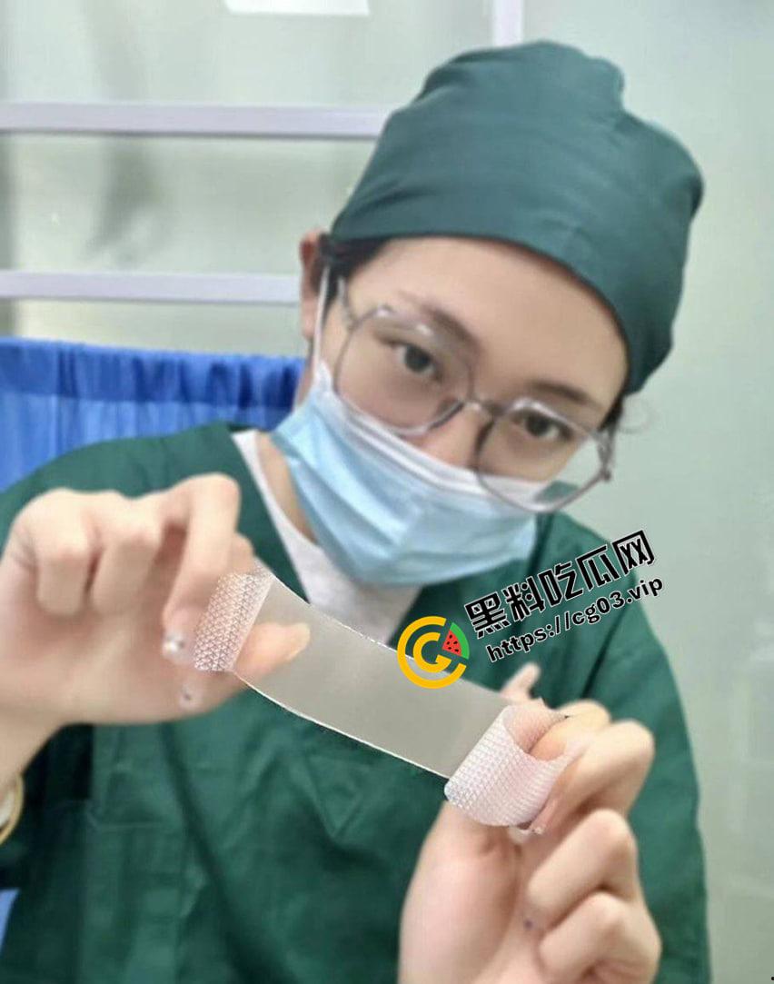 现在的小医院都这么野吗? 白衣天使 清纯护士在手术室帮病人打飞机还口交-8