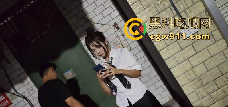 广西夜市惊现高质量站街女，年轻又漂亮，极品身材，00后妹子150块10分钟，性价比高到老表们乐开花！-5