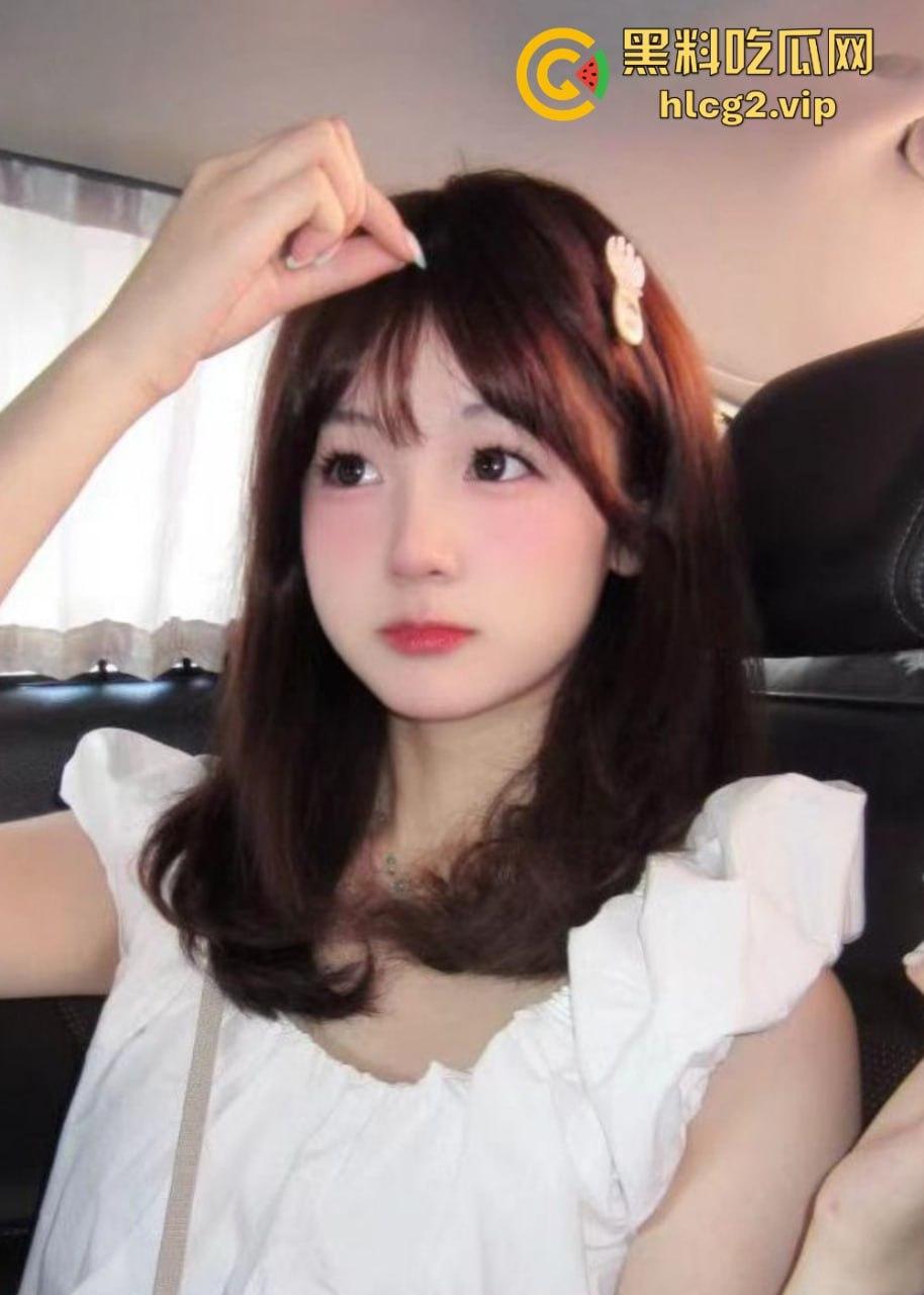 白虎嫩妹林维欣被男友后入爆操!蜜汁呻吟配合狂野抽插,微肉感身材太骚了!-1