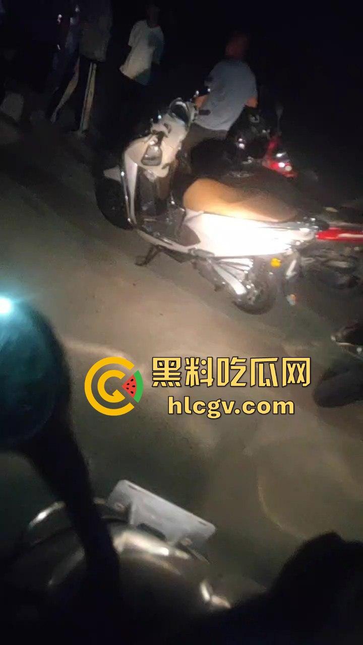 饶平霞东公园精神小伙偷车被当场抓获，装逼不成反成笑话！-4