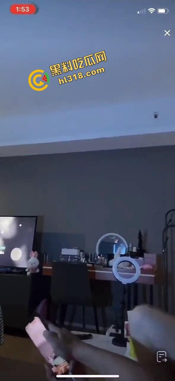 抖音女主播带货带进被窝，直播时约榜一大哥边做爱边互动，这就是互联网电子野战赚钱做爱两不误！-8