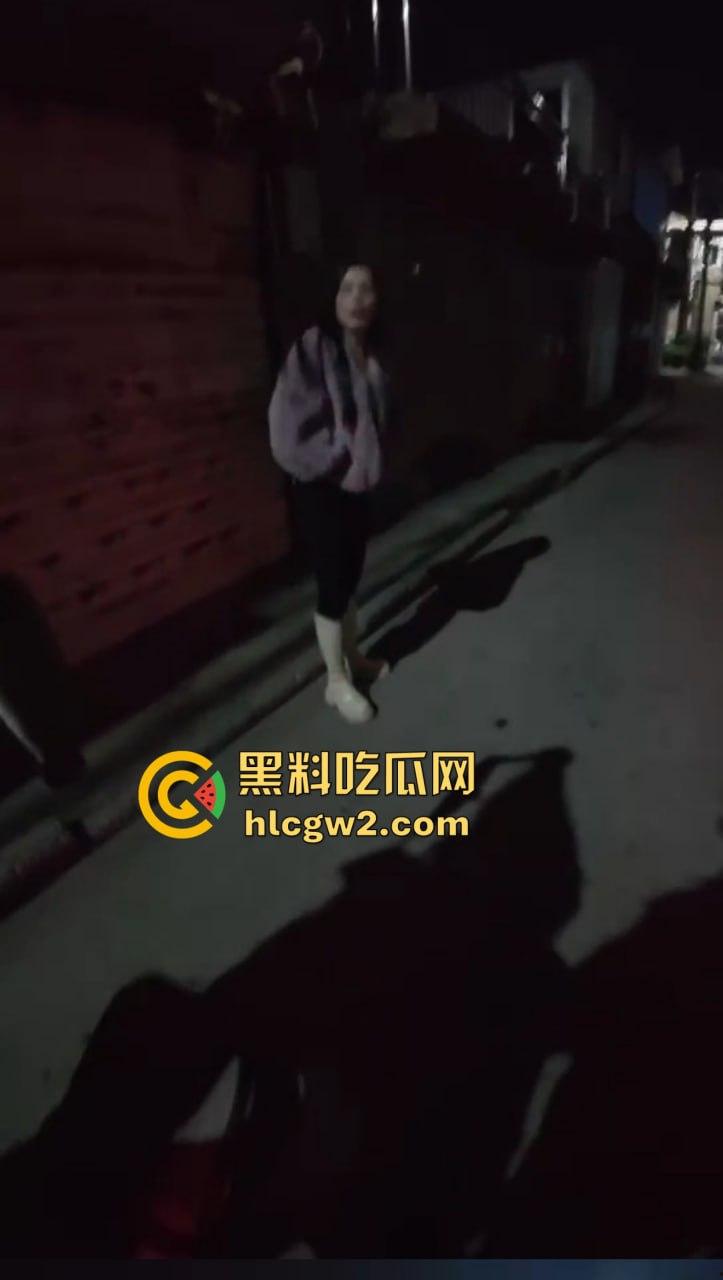 钓鱼佬想换小姐姐十分钟激情 拿条黄辣丁换草逼 小姐姐一脸嫌弃 把人当翘嘴钓呢？-4