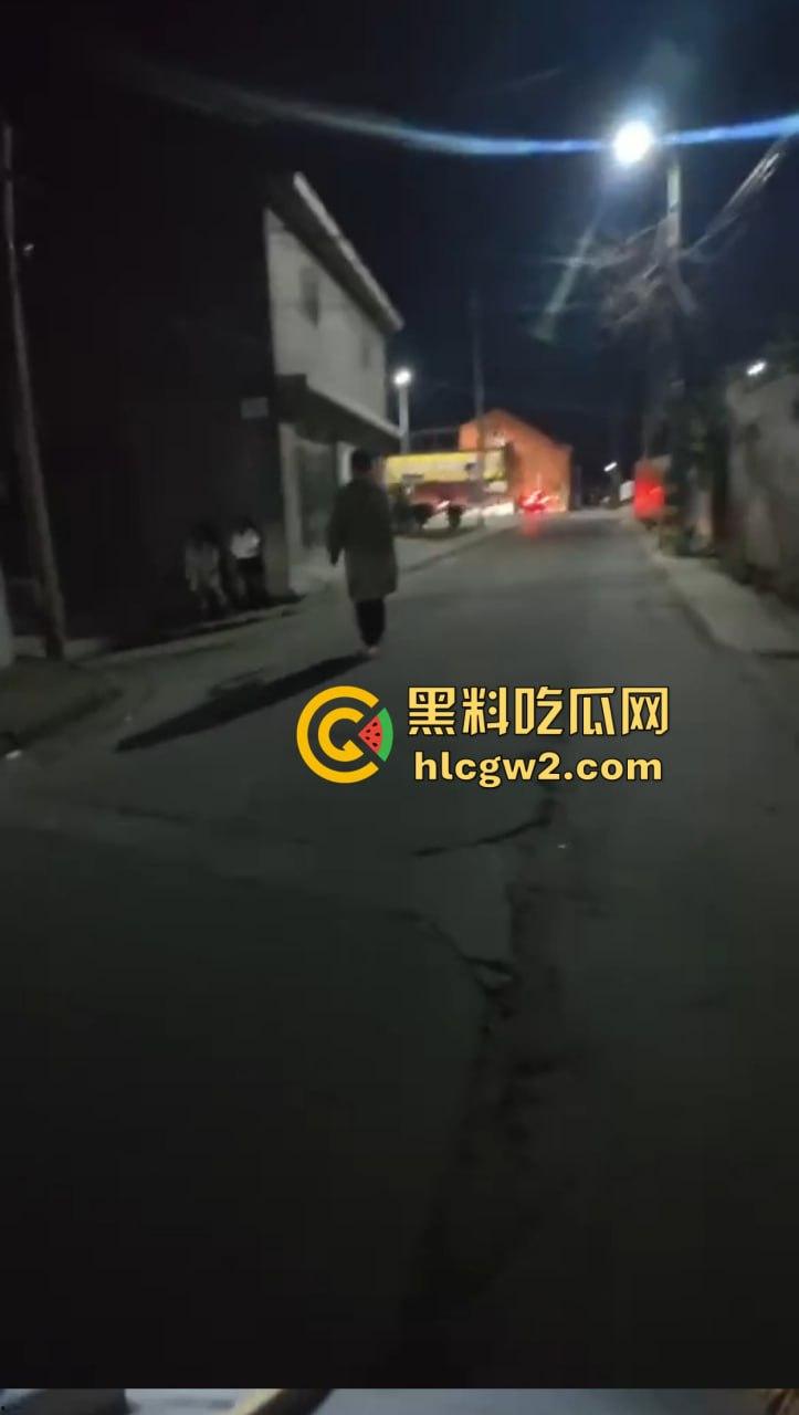 钓鱼佬想换小姐姐十分钟激情 拿条黄辣丁换草逼 小姐姐一脸嫌弃 把人当翘嘴钓呢？-5