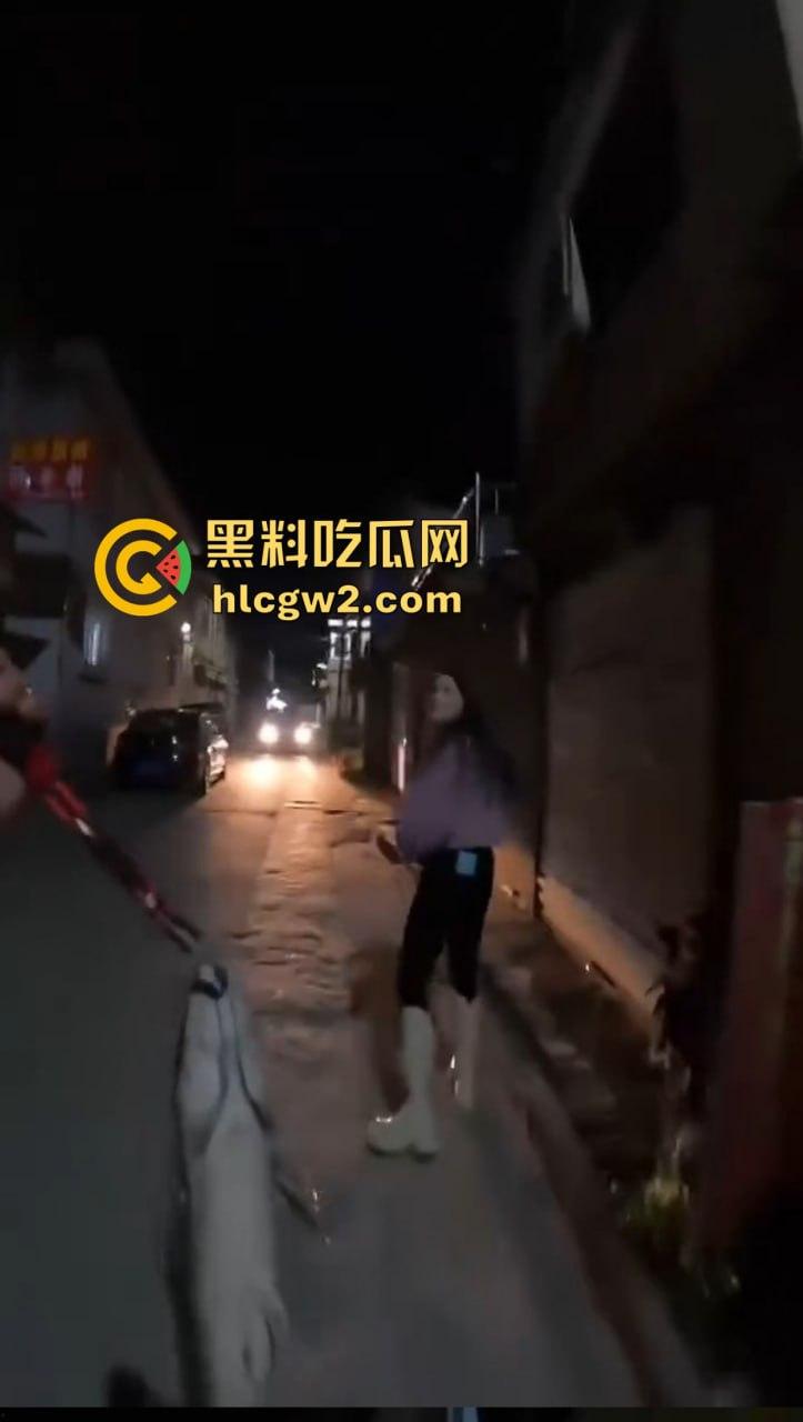 钓鱼佬想换小姐姐十分钟激情 拿条黄辣丁换草逼 小姐姐一脸嫌弃 把人当翘嘴钓呢？-15