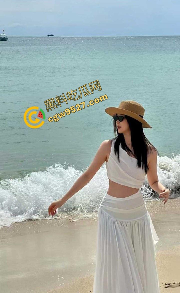 浙江00后学生妹【李丹】夺魄翘臀被男友猛操！渣男分手后不雅视频怒曝全网，极品嫩妹反差至极！-1