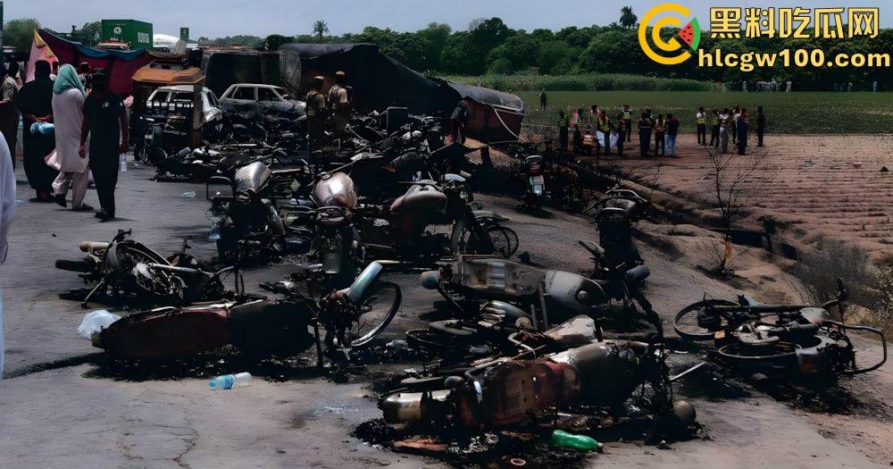 人间炼狱！尼日利亚油罐车泄露遭哄抢爆炸致77死，人都烧成木炭了，重口慎点！-4