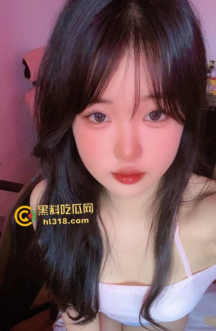 山西大学【王颖颖】激战男友！家中开逼挑逗开逼，穿黑丝吊带口交被鸡巴打脸，大学生玩得太野！-2